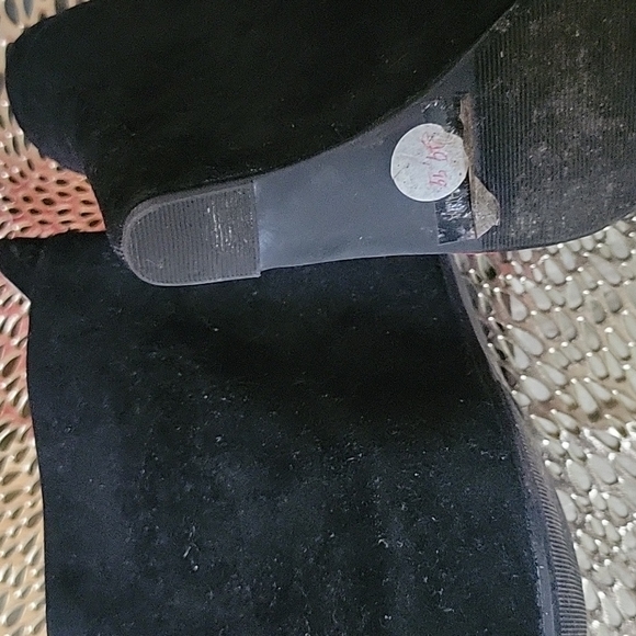 Shoes - Picture 3 of 3